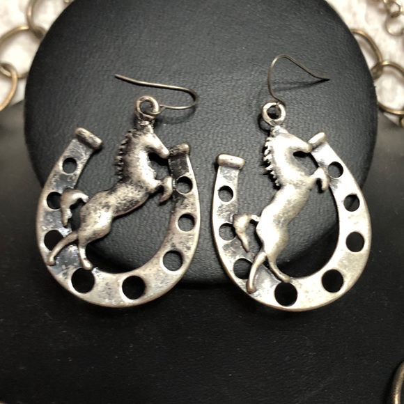 Necklace and Earrings Set Western Style Horses and Boots Silver Tone - Picture 3 of 9